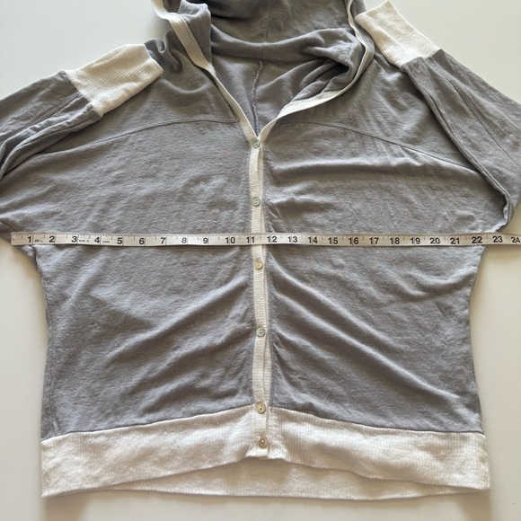 Eileen Fisher 100% Linen Cardigan Hoodie Button Up Size XS Coastal Gray White - Picture 12 of 13